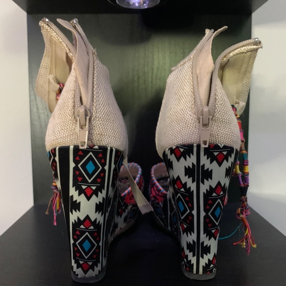 BKE Sole Wedges - Tribal Print - Picture 3 of 3